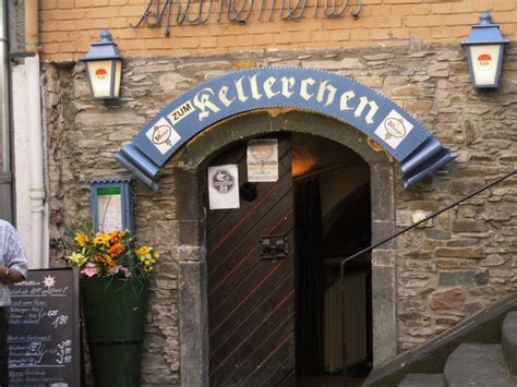 Cochem's crowning glory is a medieval toll castle, rebuilt in a fairytale style in the 1870s. Zum Kellerchen Kneipe in 56812 Cochem (Altstadt)