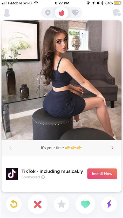 There should be only one person in the photo. Tiktok purposely makes their ads on tinder look like a ...