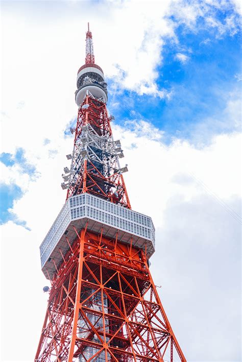The japanese built a rough copy of the eiffel tower in tokyo in the 1950s as a tourist attraction and for … tsukiji market + tokyo tower | The Style Scribe