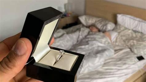 Man Proposes To Girlfriend For A Month Without Her Knowing It Goes