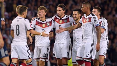 Es besteht ein ligasystem, an dessen spitze die 1963 gegründete bundesliga. EM 2016: Der finale Kader von Deutschland | Fußball-EM