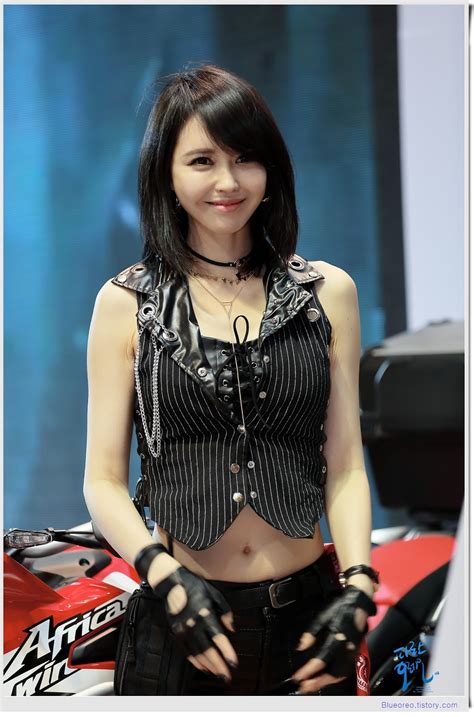 Kang Yui Seoul Motor Cycle Show ~ Cute Girl Asian Girl Korean