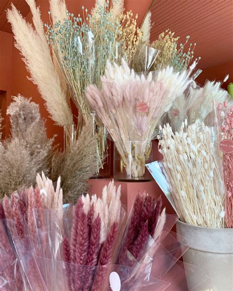 Dried Flowers Are The Perfect Pandemic Decor Trend