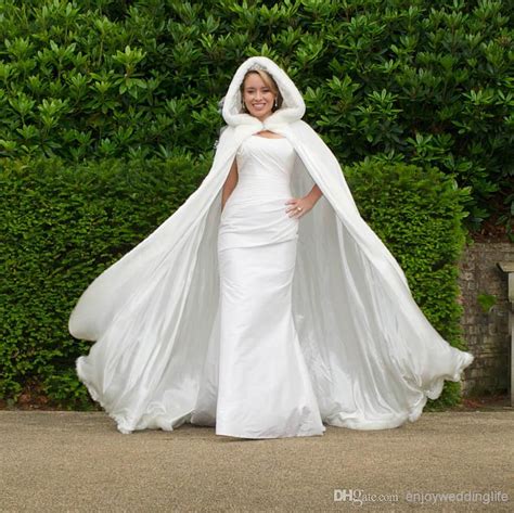 2013 Winter Bridal Cape Faux Fur Wedding Cloaks Bridal Wraps And Jackets
