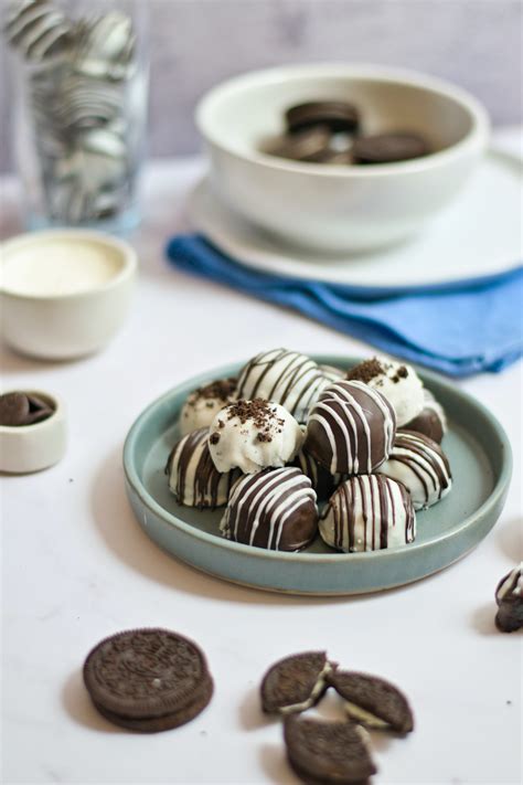 Cream Cheese Oreo Cookie Balls Food Fun And Faraway Places