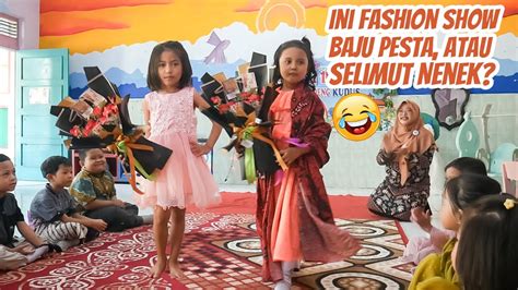 Bak Model Siswa PG Rendeng Kudus Peragakan Baju Pesta Untuk Latih