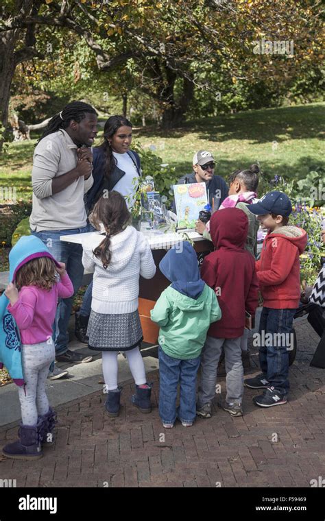 Volunteers Teach Children About Plant Life At The Brooklyn Botanic