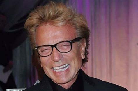 Floyd died after chauvin kept his knee on his neck for more than nine minutes. Siegfried Fischbacher Wiki, Wife, Gay, Net Worth, Cause of ...