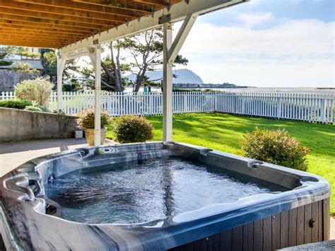652145 Coastal Utopia Ocean Views Private Hot Tub Room