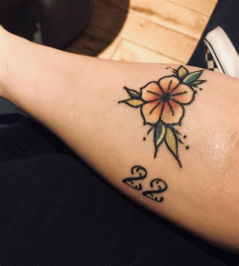 12 Best Traditional Tattoo Style Flowers For Girls Hand Tattoos Design