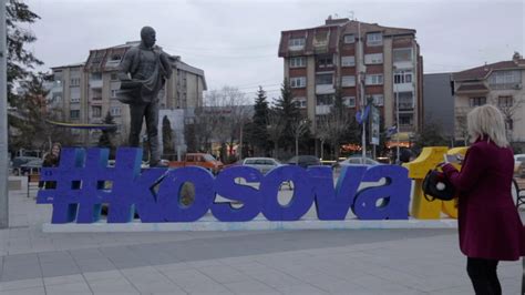 Kosovo à Mitrovica Les Dix Ans De Lindépendance Sans Passion Mais Sous Tension Entre Serbes