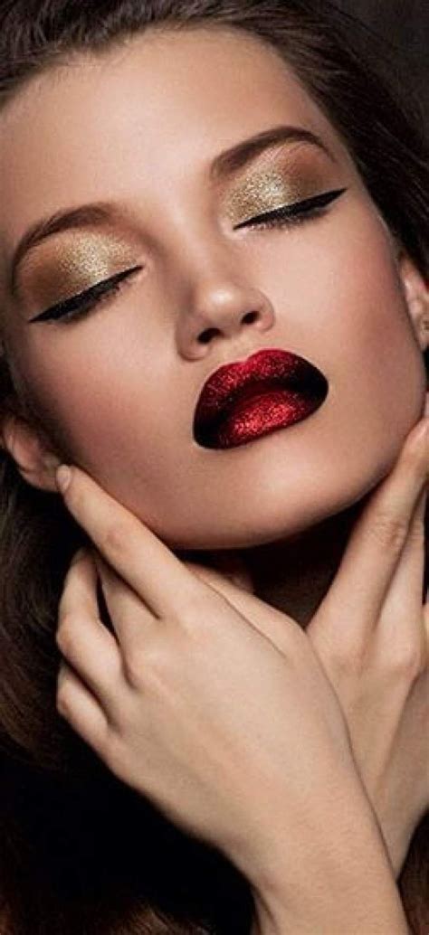 Smokey Eyes With Red Lips Thats Sensous Seductive Hike N Dip Gold