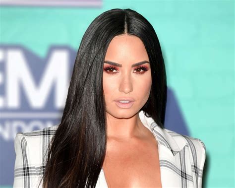 Demi Lovato Will Stay In Rehab For ‘several Months After Her Scary