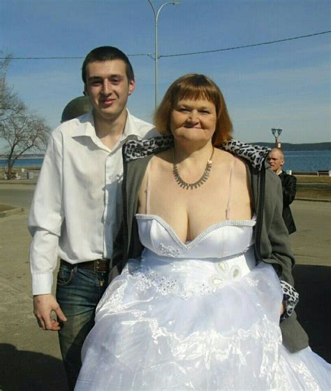 Manche heiraten ja nur einmal im leben. Russische Traumhochzeit! | Lustige kleider, Kleid hochzeit