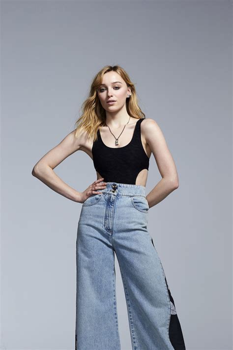 She is the daughter of actress sally dynevor and screenwriter tim dynevor. Phoebe Dynevor - Grazia Magazine UK 01/11/2021 HQ Photos ...