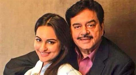 Shatrughan Sinha Was Offered Ittefaq Reveals Daughter Sonakshi Sinha Bollywood News India Tv