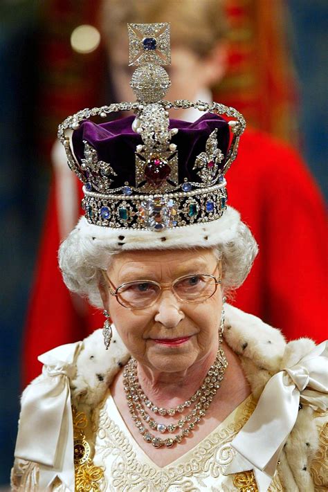 Königlicher Schmuck Die Legendärsten Juwelen Von Queen Elizabeth Galade