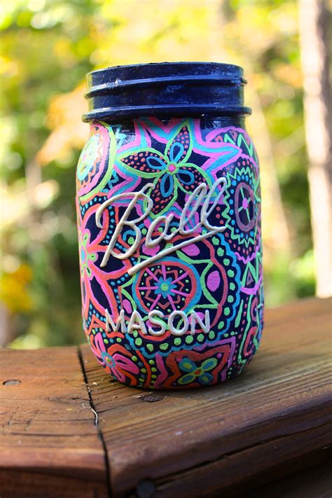 Some say that the mason jar craze is over. Cute Mason Jar Art | DIY & Crafts