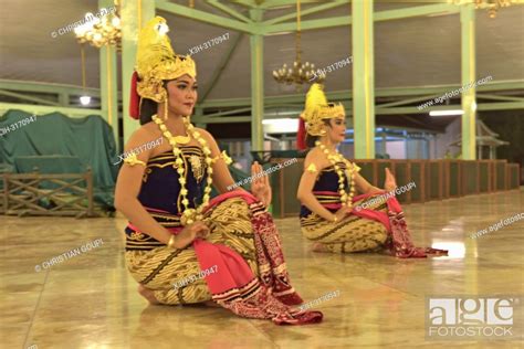 Gambyong Dancer Traditional Dance Performance At Mangkunegaran Palace