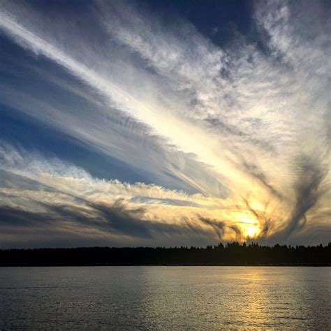 Photos Dramatic Cirrus Clouds Leave Sky Looking Afire At Sunset Komo