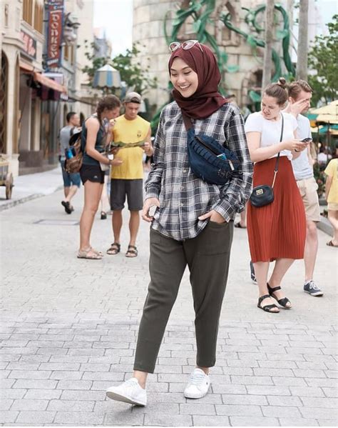 20 Koleski Terbaru Gaya Fashion Hijab Traveling For Sprint