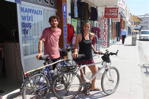 Bisikletiyle dünya turuna çıkan Arjantinli öğretmen çift Karapınar a