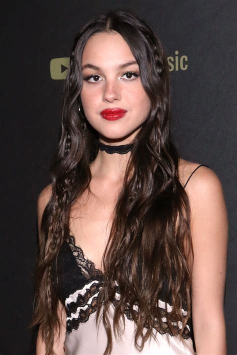 Olivia Rodrigo Gives Red Lips And Waves A 90s Grunge Remix