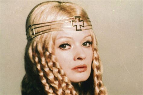 Co nepošlu přes éter frekvence 1, napíšu pro vitalii.cz. VIDEO: Jana Brejchová dnes slaví 75! Připomeňte si její ...