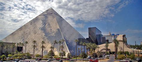 On This Date October 15 1993 The Luxor Hotel In Las Vegas Opened