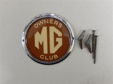 Vintage Chrome Auto Car Badge Mg Owners Club Dark Red Earlier Version