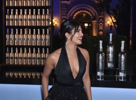 Priyanka Chopra Fappening Sexy Sideboobs At Oscar Party The Fappening