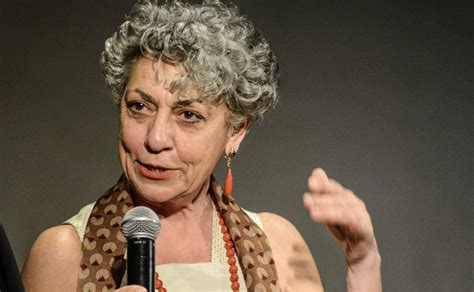 Quanto al rapporto tra giuseppe bertè e mia martini, loredana ha dichiarato che era stato lui a darle l'appartamento in cui mimì fu trovata morta.in. Chi è Olivia Bertè: età, vita privata e storia della ...