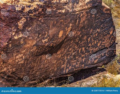 Indian Petroglyphs Newspaper Rock State Historic Monument Utah Usa