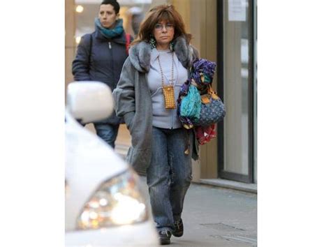 Super assegno nel 1995 patrizia reggiani è stata condannata come mandante dell'omicidio di maurizio gucci, erede della griffe con un patrimonio di oltre 800 miliardi di lire. Due colpi di pistola dal killer Ma in 20 anni nessun ...