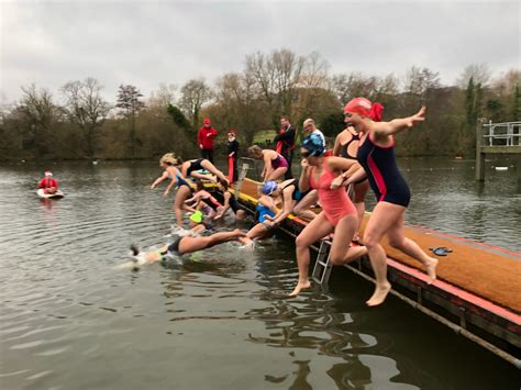 In Pictures The Christmas Day Swim At Hampstead Heath Ponds Islington Tribune