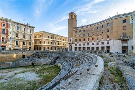 Online reserveren voor hotels in lecce, italië. Romeins amfitheater in Lecce, Italië - Redactionele ...