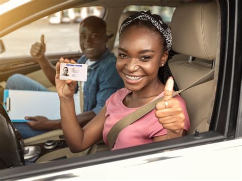 Las lecciones de conducción ayudan a mantener seguros a los jóvenes