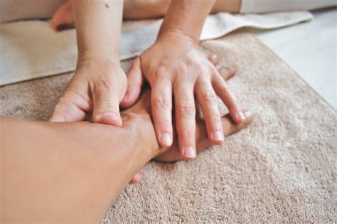 5 Health Benefits Of Massage Oil I Live Upi Live Up