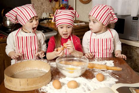 Youtube is an irreplaceable source of amazing videos for kids. Easy idea for kids cooking this Christmas | myfoodbook