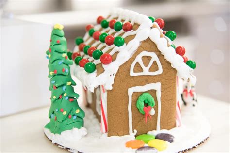 Expert Advice On How To Build A Gingerbread House