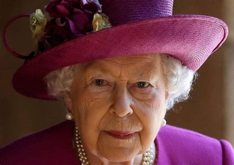 Pourquoi La Reine Elizabeth Ii A T Elle Deux Anniversaires Edition
