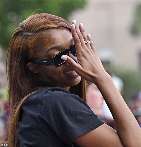 Lsu S Angel Reese Waves To Thousands Of Fans As Tigers Parade Across Campus To Celebrate First