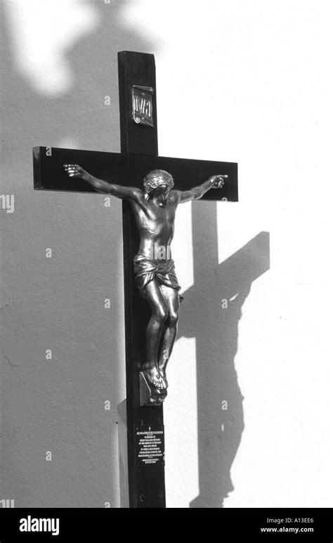 Jesus Christ On Cross Black And White Stock Photos And Images Alamy