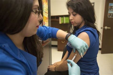 Experts Urge Public To Get Flu Shots Early Fight Misconceptions About Vaccine Tmc News