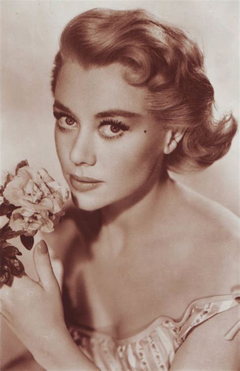 35 Gorgeous Photos Of Glynis Johns In The 1940s And 50s ~ Vintage Everyday