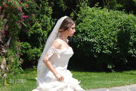 Pin By Nadine Hany On Hazal Kaya Turkish Bride Wedding Dresses Bride