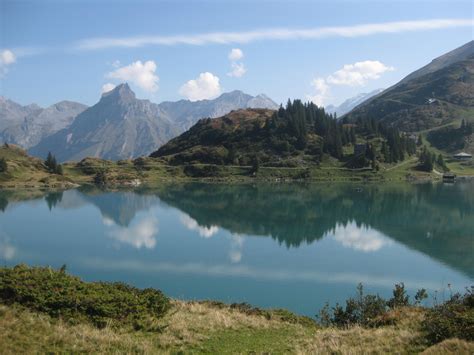 Mountain Lake In The Swiss Alps Engelberg Switzerland Places In