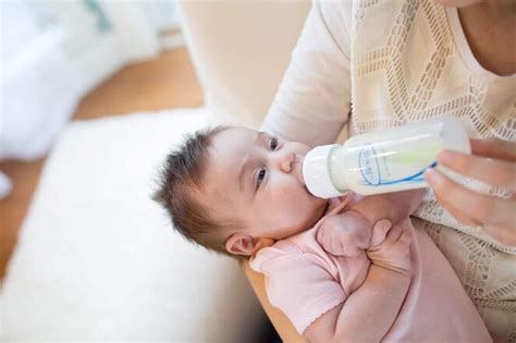 How To Handle Your Baby Crying During Bottle Feeding
