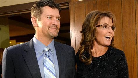 Sarah Palins Husband Files For Divorce Report Iheart