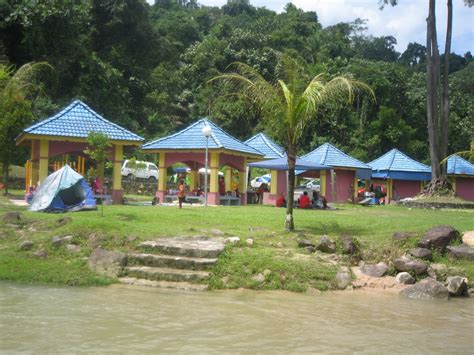 If you are on your way to genting highlands or batang kali, you can consider using the old trunk road and stop by ulu yam town to taste the loh mee, take some pictures and have your picnic at batu dam. Humaira Hadi: Travel: Air Terjun Serendah VS Ulu Yam